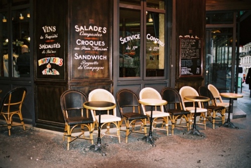Café parisien terrasse.jpg
